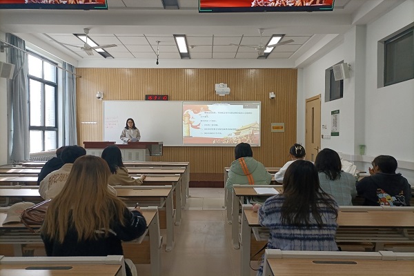 3.20 工商党支部开展“学习两会精神,争做时代青年”政治理论学习.jpg