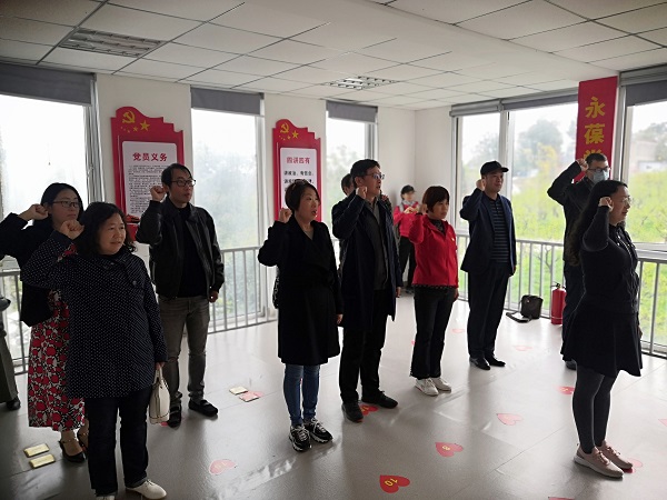 96934a52f61d4c619835044270ac291b.jpg 入党宣誓.jpg