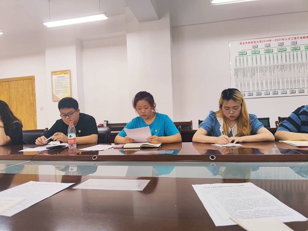 da43f021c4034dba9487fc1bc3510d29.jpg 党员代表史金玉分享学习心得.jpg