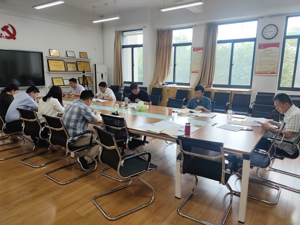 b0c89e4fae61475b9b7856f73aa93a68.jpg 中心组学习_副本.jpg