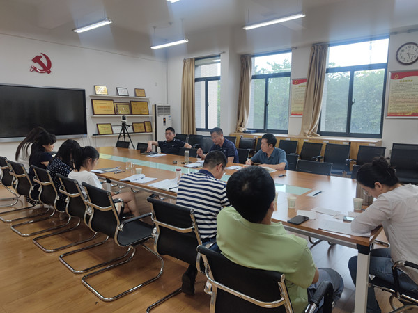 d54b9bd12e2c453c946bac2ca15aa665.jpg 张岁平讲党课_副本.jpg