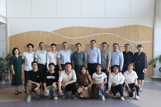 f7e45fbeea2c4a958f6261dcf416eace.jpg 2与会人员合影留念.jpg