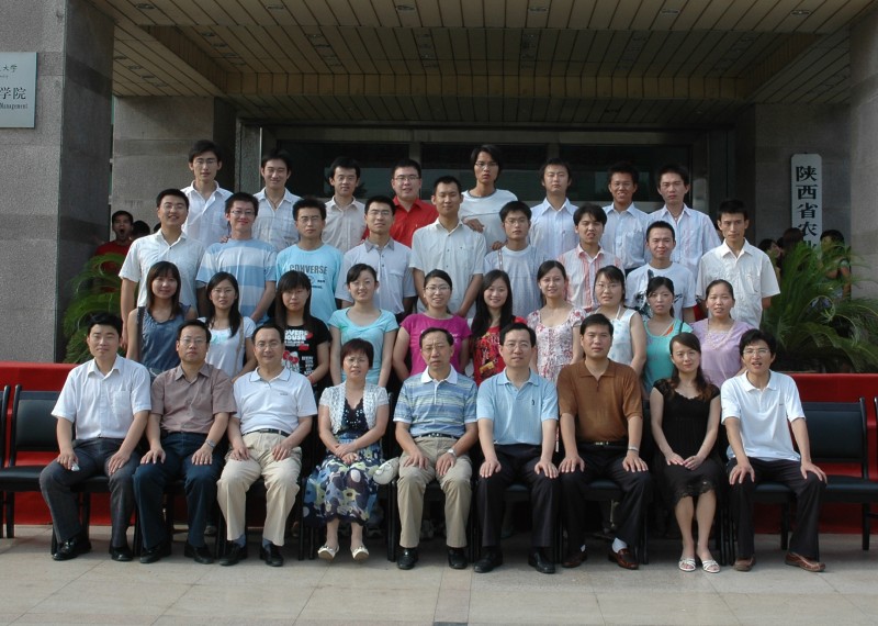 2007届3044am永利集团农林经济管理专业毕业生合影.jpg
