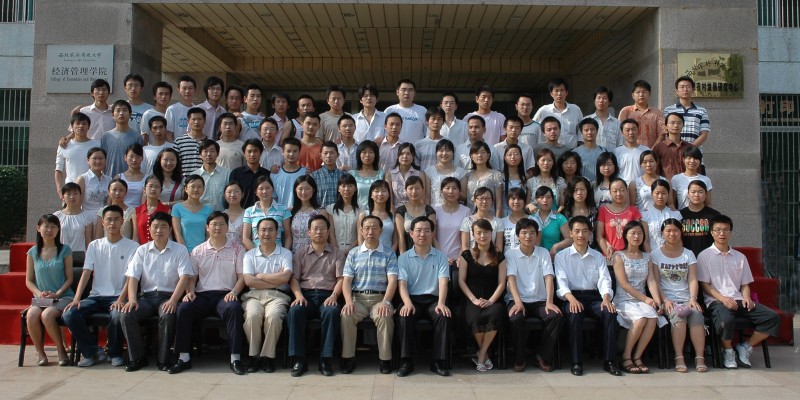 2007届3044am永利集团工商管理专业毕业生合影.jpg